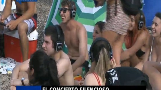 Los "Conciertos Silenciosos" llegaron a Mar del Plata: playa, música en vivo y auriculares