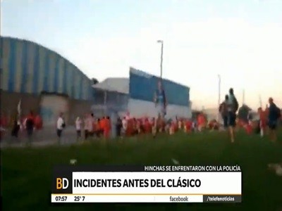 Enfrentamiento de barras de Independiente con la policía marplatense