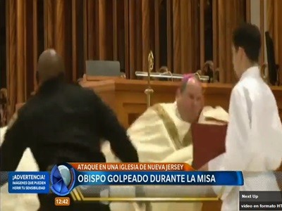 Un hombre le dio una trompada a un obispo en medio de la misa