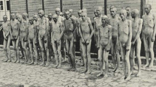 Facebook pide perdón por censurar una foto del Holocausto y la vuelve a publicar