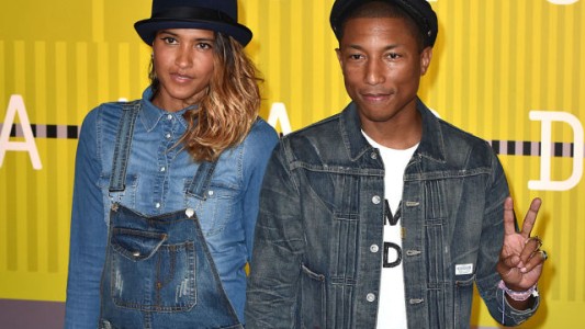 Pharrell Williams y su esposa Helen Lasichanh, padres de trillizos