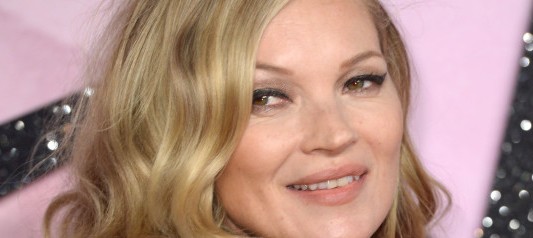 Kate Moss lo hizo de nuevo: se desnudó para una revista