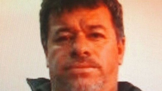 El carnicero prófugo por el crimen del empresario llamó a una de sus hijas