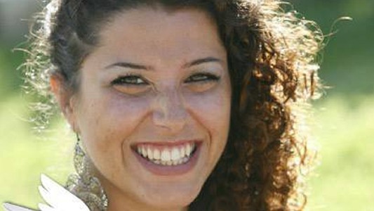 Un hombre vengó la muerte de su esposa y dejó el arma sobre su tumba