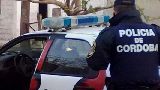 Córdoba: un policía quedó detenido acusado de obligar a un familiar a robar