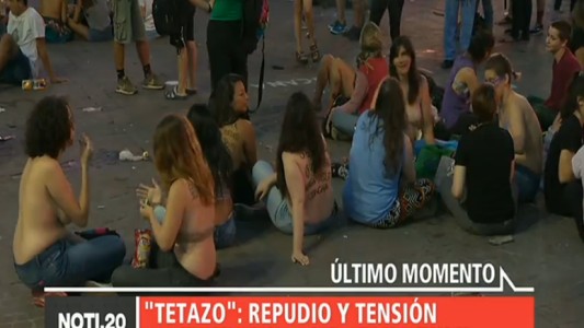 Se realizó el "tetazo" en el Obelisco