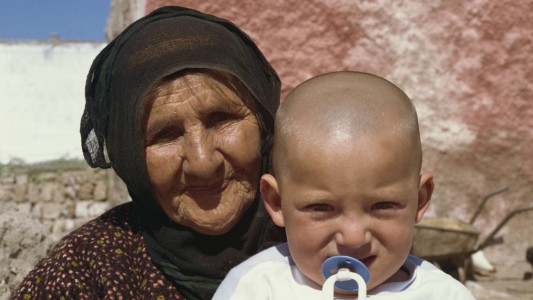 Turquía: pagarán un sueldo a abuelas que cuiden a sus nietos