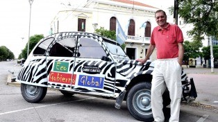 Escritor argentino unirá Ushuaia con Alaska en auto en defensa del medio ambiente