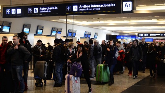 Flexibilizan el control aduanero a residentes provenientes del exterior