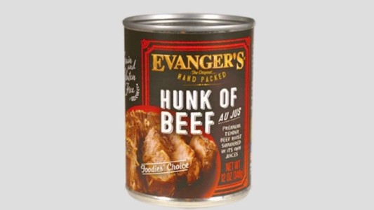 Le dio comida premium a su perro y se murió