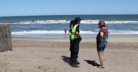 Villa Gesell: les robaron las armas y los uniformes a tres policías afectados al "Operativo Sol"