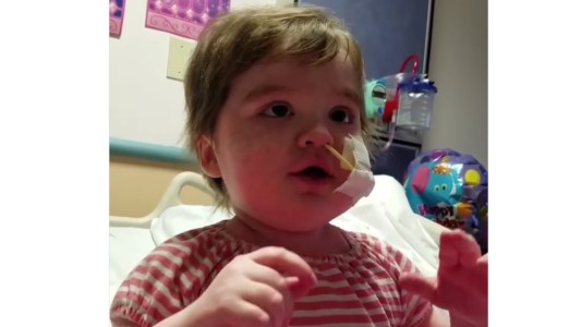 El inceíble video de Leah, la nena de 4 años que superó dos trasplantes y contagia a todos con su alegría