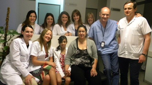 Logran sacarle un riñón a una nena de 11 años, "repararlo" en quirófano y volverlo a implantar