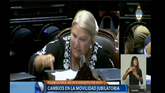 Carrió criticó el cambio en la actualización de jubilaciones: "La torpeza y la ineficiencia no pueden tener justificativo"
