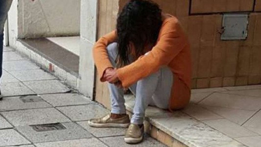 Mar del Plata: se viralizaron fotos de una mujer que vive en la calle y se parece a María Cash