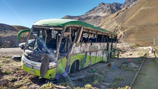 Videos impactantes: así quedó el micro de la tragedia en Mendoza