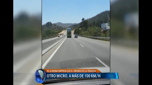 Video: otro micro de la misma empresa, a más de 100 kilómetros por hora