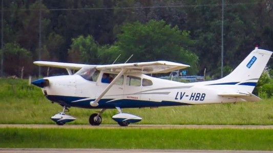 Alquilaron una avioneta para una despedida de solteros y la robaron
