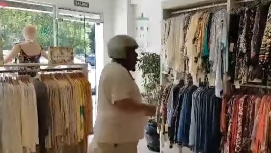 #EsViral El "delivery poeta" de Mar del Plata que tiene a todas las clientas a sus pies