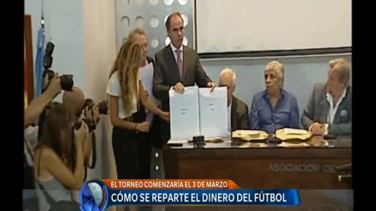 Cómo se reparte el dinero del fútbol