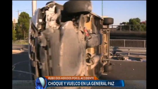 Choque y vuelco en General Paz