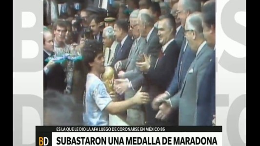 Una medalla de Maradona se vendió en más 9.000 dólares en una subasta