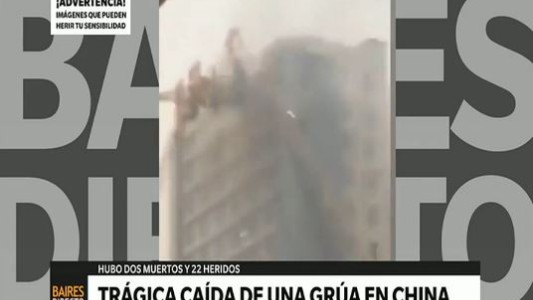 Trágica caida de una grúa en China: 2 muertos y 22 heridos