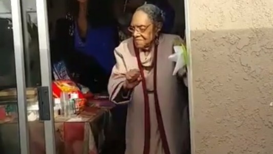 Video: celebra sus 100 años bailando una canción de Bruno Mars