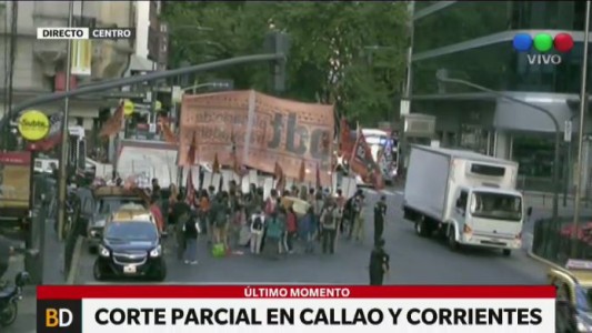 #ParoDeMujeres Comenzó corte en Corrientes y Callao