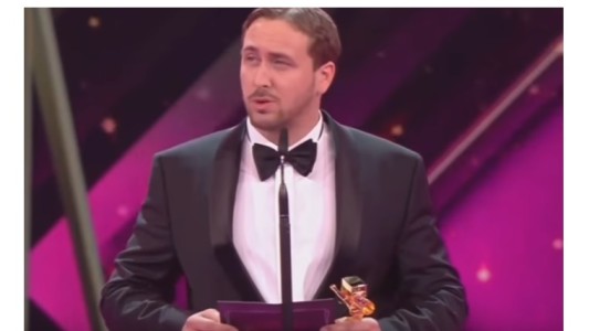 Con una agencia falsa de relaciones públicas, lograron que un imitador de Ryan Goslin recibiera un premio por La La Land
