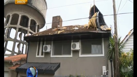 El techo de una casa se voló durante el temporal en Olivos