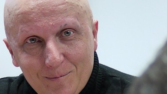 España: detuvieron a un hombre por estafa que pedía ayuda para tratarse 2.000 tumores