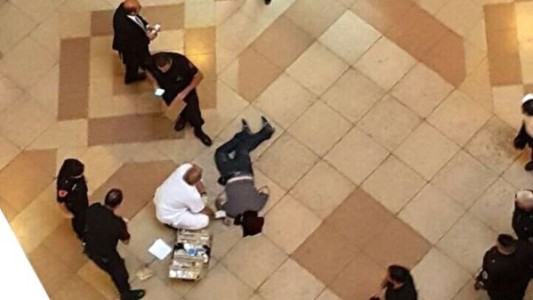 Iba a declarar y se tiró al vacío desde un balcón de Tribunales