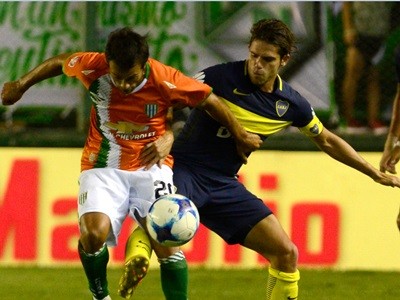 Boca derrotó a Banfield y se mantiene en la punta