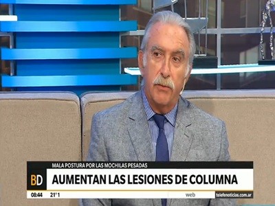 Mochilas cargadas y lesiones de columna para los chicos de la escuela