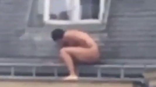 Video: amante desnudo se esconde y genera gran debate en las redes