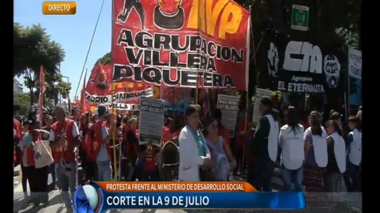 Corte en la 9 de Julio para reclamar fondos para las cooperativas