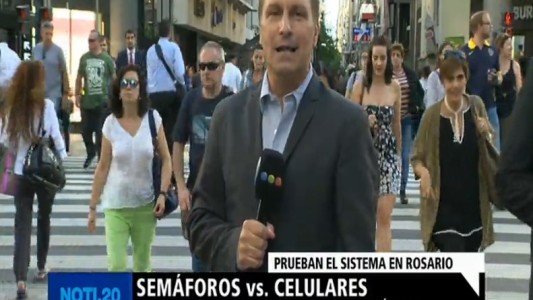 Instalan en Rosario un semáforo para peatones adictos al celular