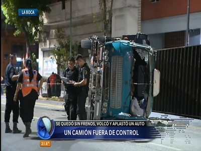 Un camión fuera de control en la Boca