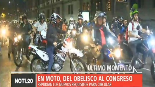 En moto, del Obelisco al Congreso