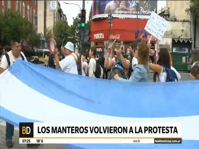 Los manteros volvieron a la protesta en Once