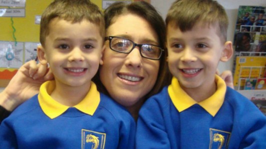 Gemelos de cuatro años salvaron la vida de su mamá gracias a “Siri”, el asistente de voz