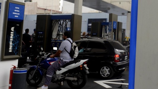 Por la inseguridad, en Lanús prohíben cargar nafta a motociclistas sin el chaleco identificatorio