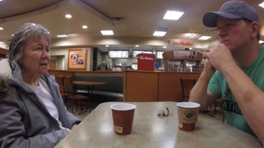 Grabó el momento en que su madre con demencia no lo reconoce por primera vez