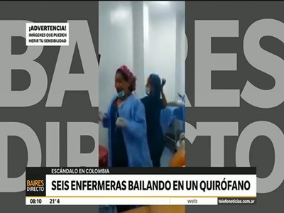 Seis enfermeras bailando en un quirófano