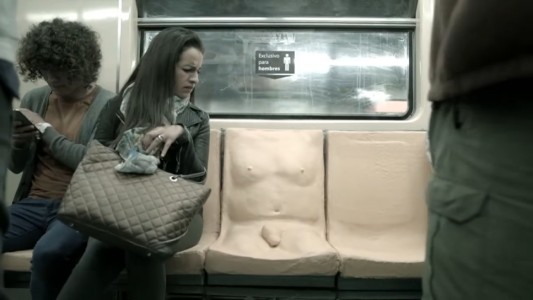 Colocaron un pene en un asiento de subte para concientizar sobre el acoso callejero