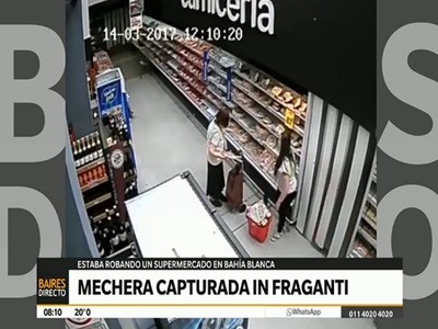 Mechera fue captada in fraganti por las cámaras pero se fue sin que la detengan