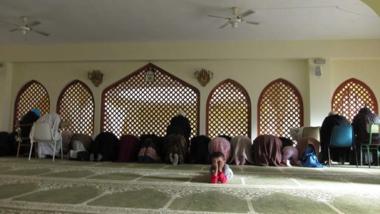 Sorprendió al imán de su mezquita mientras abusaba sexualmente de su hija de 4 años