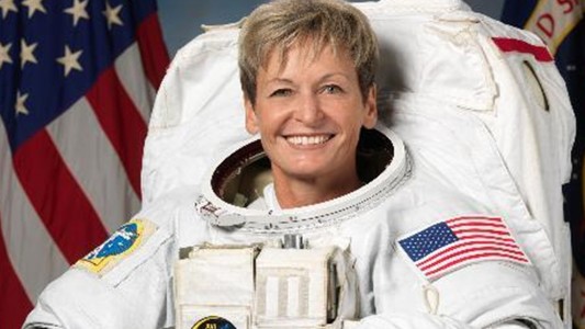 Una estadounidense se convirtió en la astronauta con más paseos espaciales