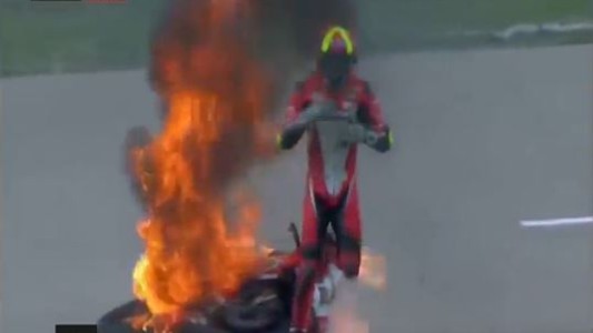 Se incendió motociclista en el Mundial de Superbikes en España
